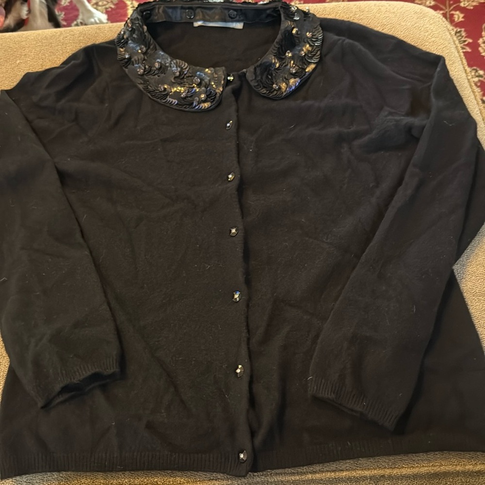 In Cashmere Sweater Button Front Beaded Collar Size Large Black (TD)